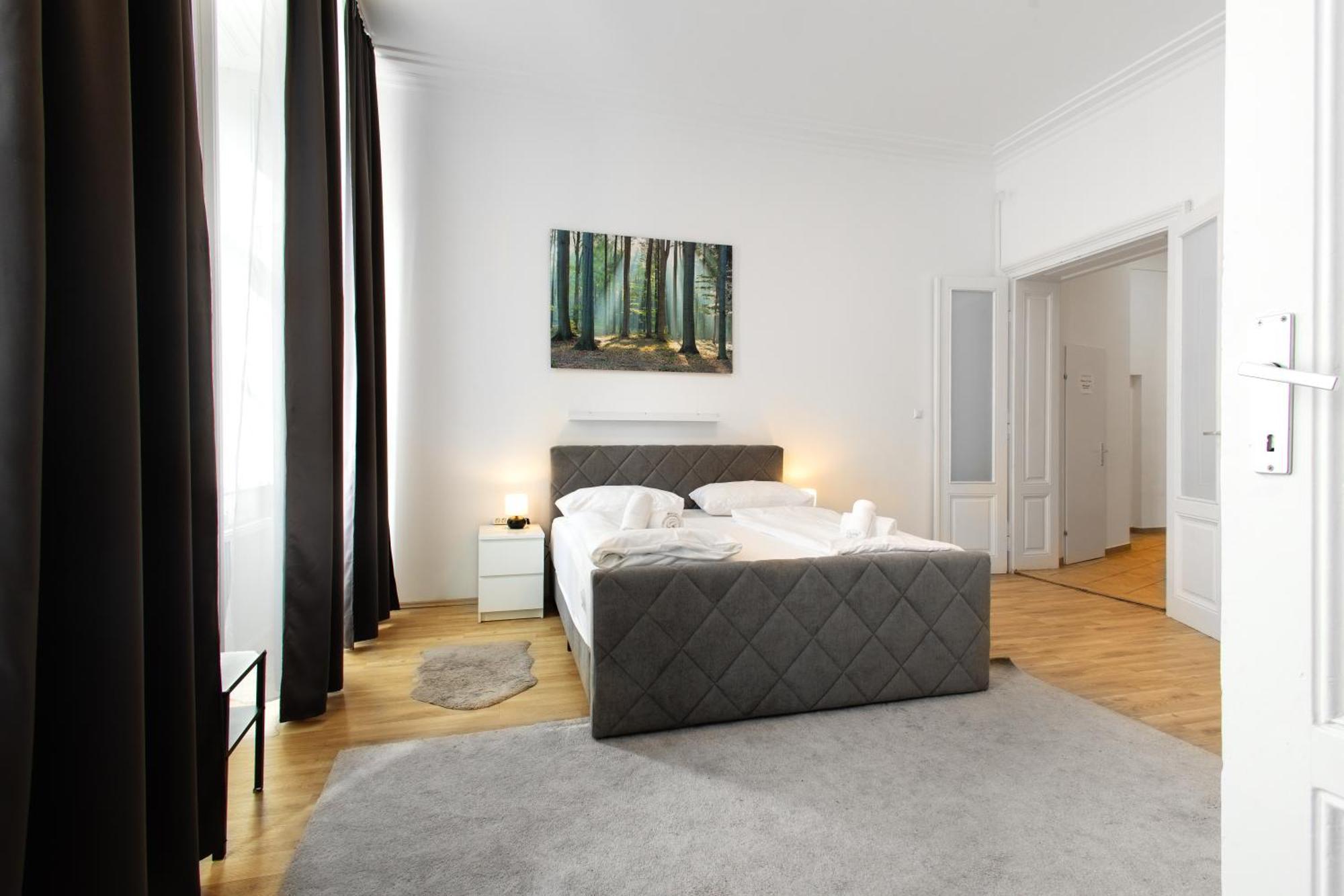 Apartament 4 *
